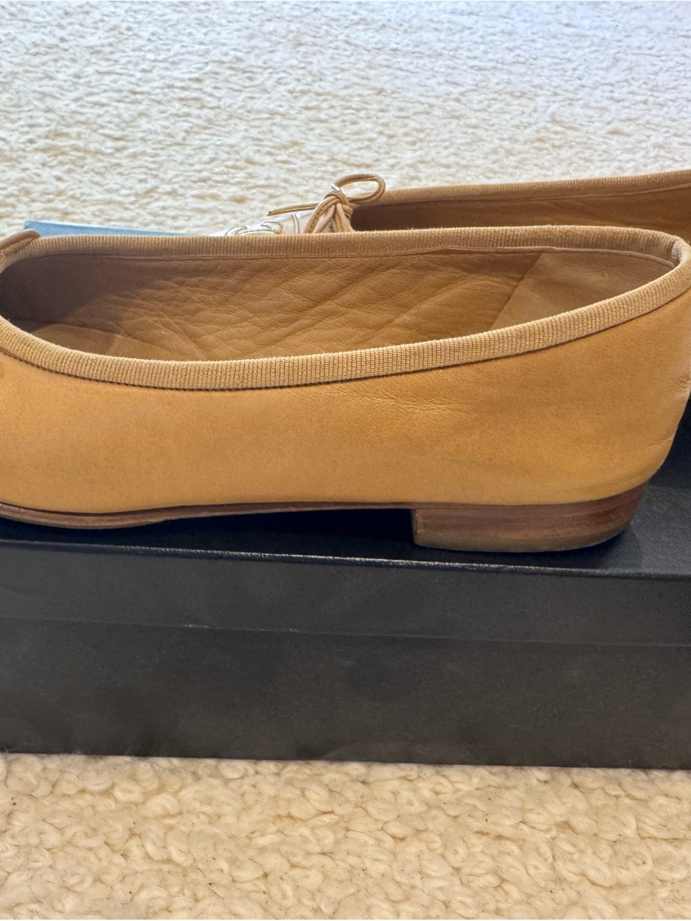 CHANEL Tan Leather Ballet Flats with CC Logo and Bow - Picture 2 of 14